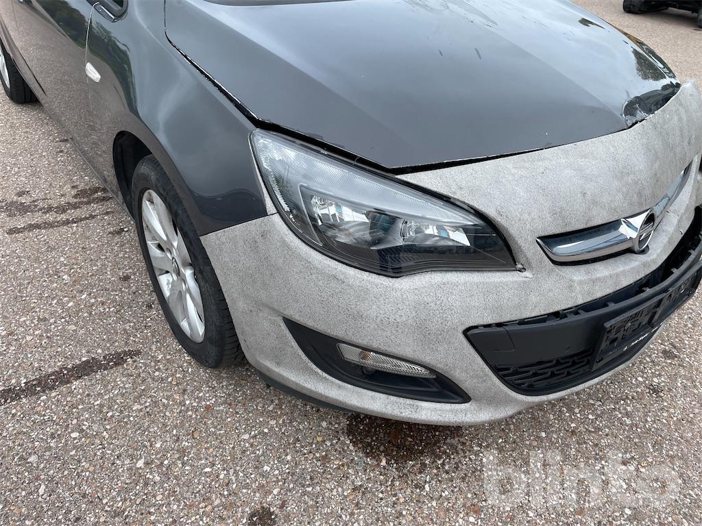 PKWs 2016 Opel Astra Sports Tourer Unfall
