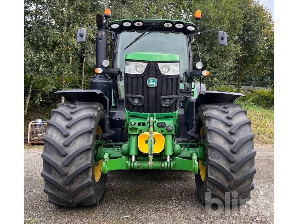 Traktor John Deere 6215R